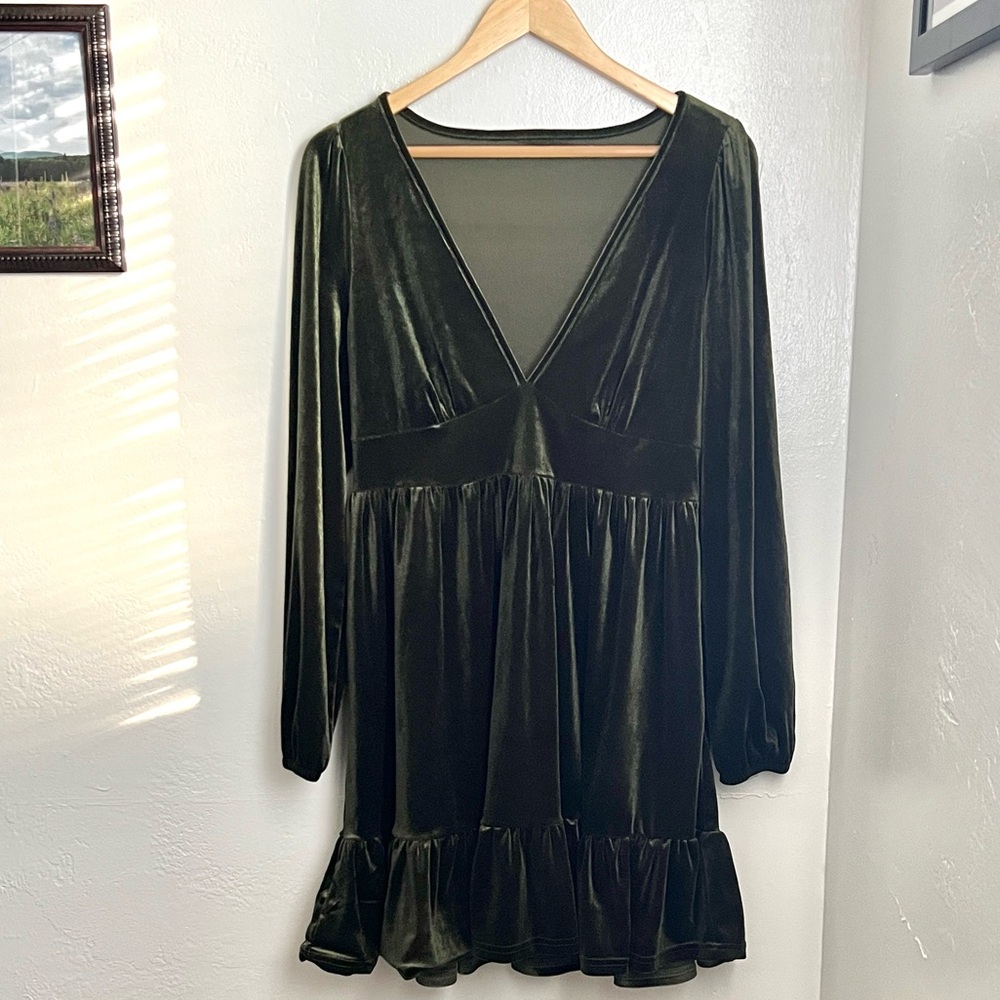 Green Velvet Long Sleeve Holiday Dress